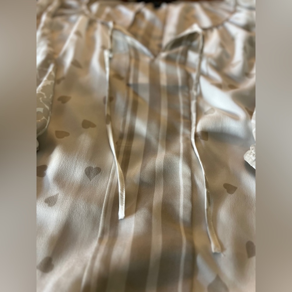 Large Heart Pattern Blouse - Picture 4 of 7
